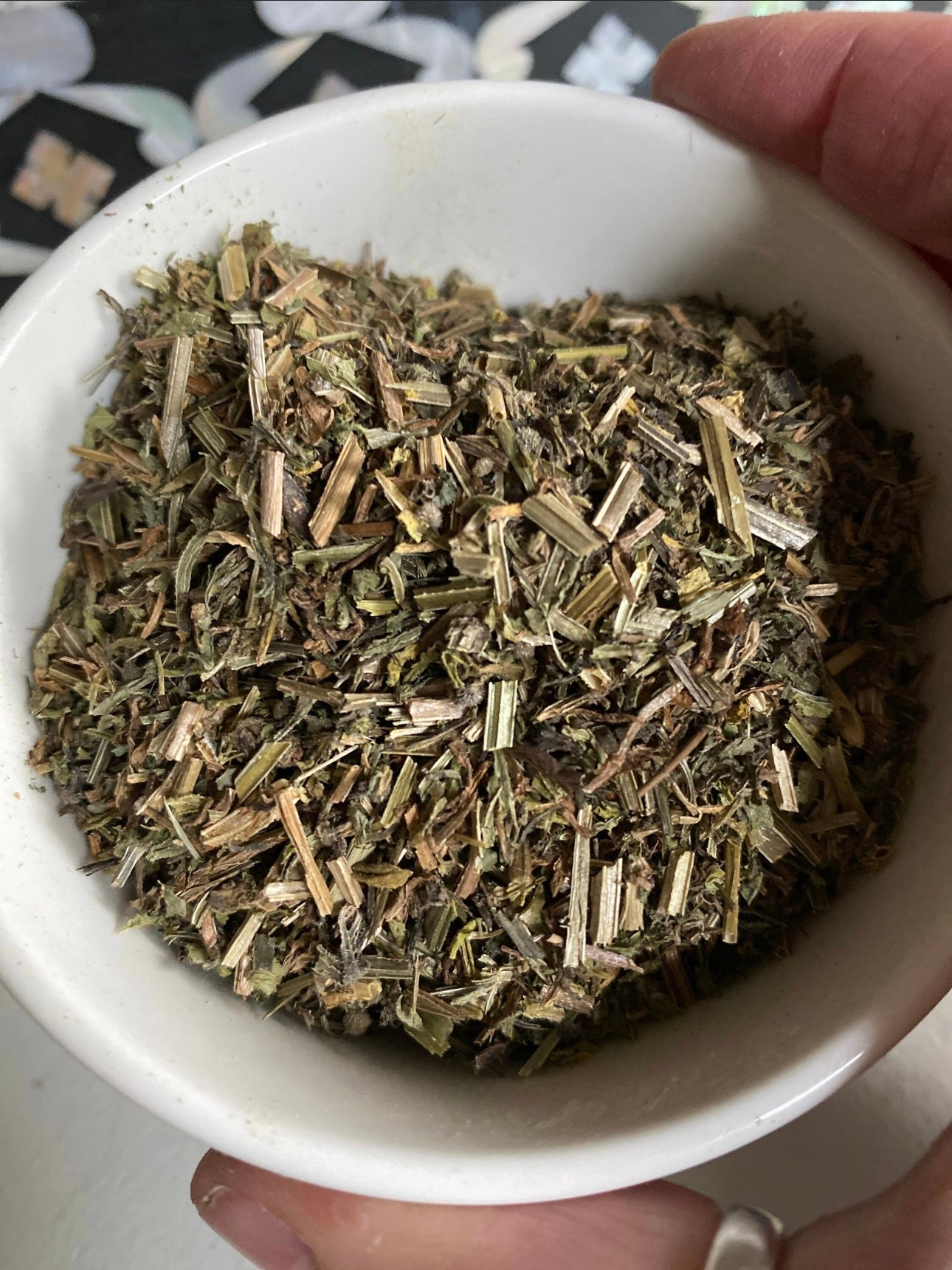 Organic Dried Cleavers